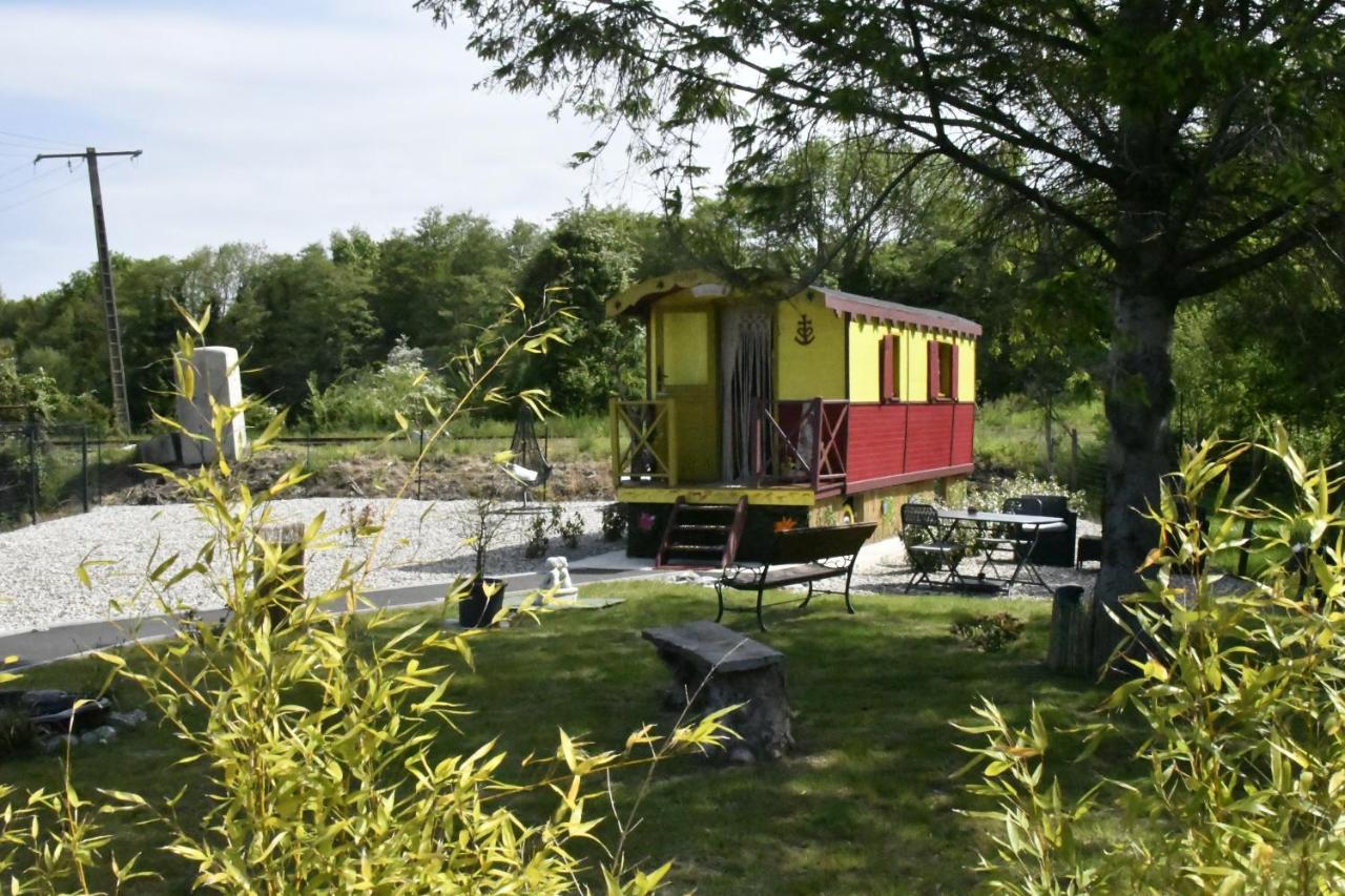 Holiday home Roulotte Pour Nuit En Amoureux Equipee..