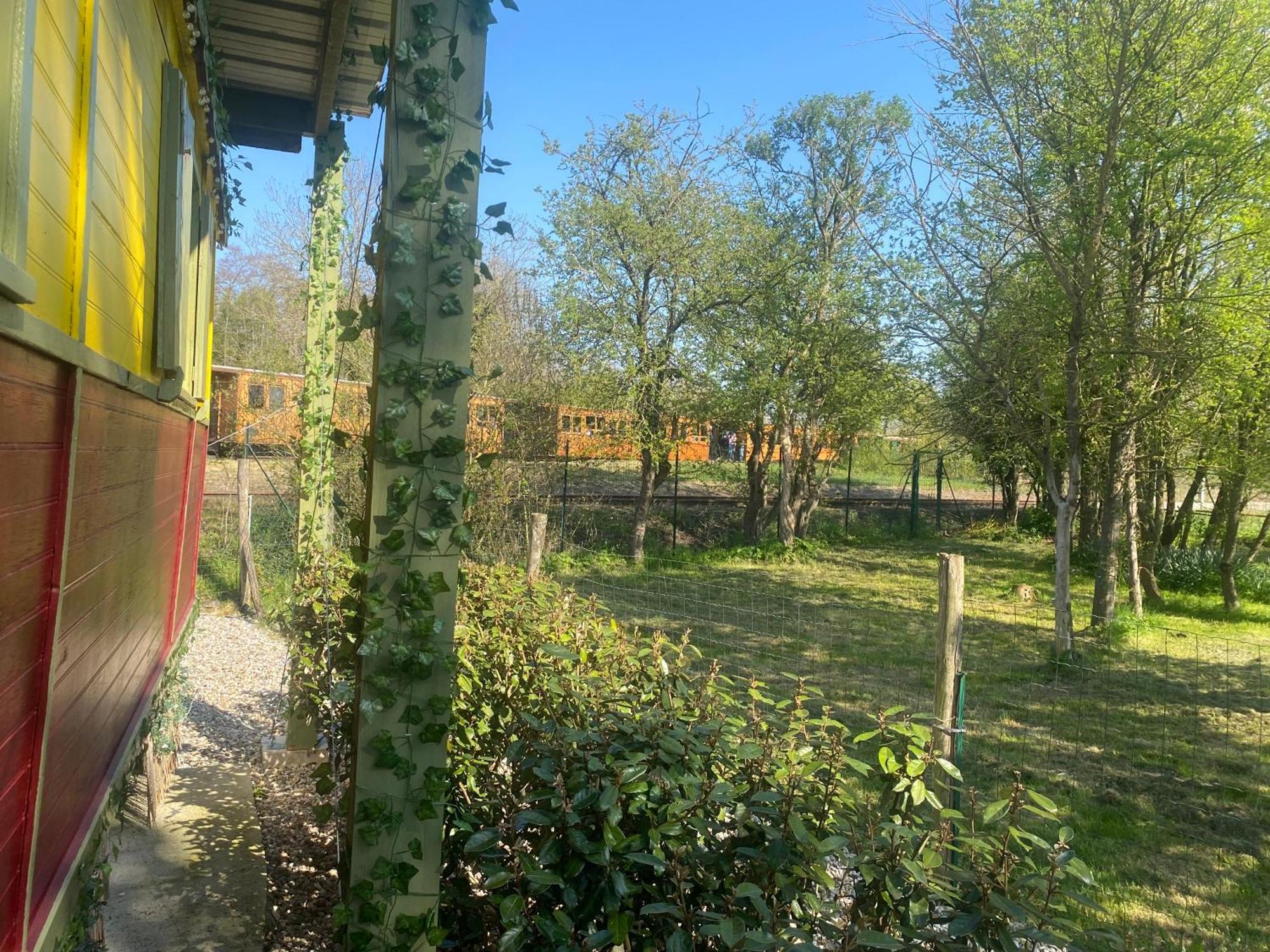 Holiday home Roulotte Pour Nuit En Amoureux Equipee.. *