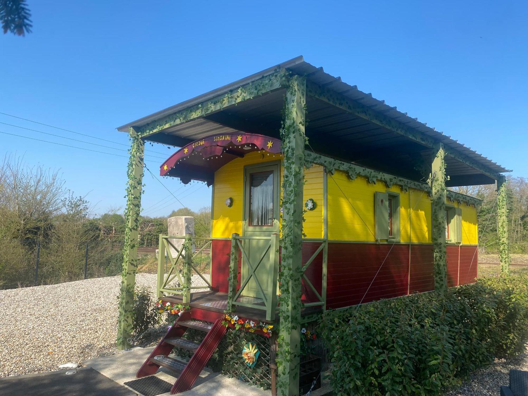 Roulotte Pour Nuit En Amoureux Equipee.. Holiday home Noyelles-sur-Mer